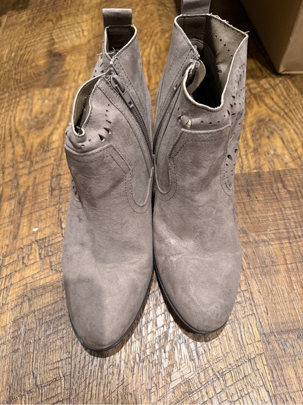 QUPID Gray Faux Suede Ankle Bootie w/ Zip Cutout Almond Toe-Size 10